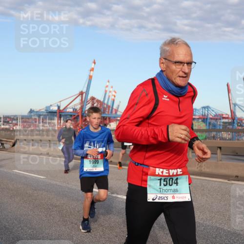 03.10.2024 - Köhlbrandbrückenlauf Matties Gatica Varas http://msf.ph/oto/7217577 03.10.2024 09:40:20 Position 2 1999, 1504 meine-sportfotos.de