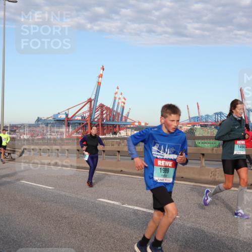 03.10.2024 - Köhlbrandbrückenlauf Matties Gatica Varas http://msf.ph/oto/7217590 03.10.2024 09:40:20 Position 2 1385, 1999, 1494 meine-sportfotos.de