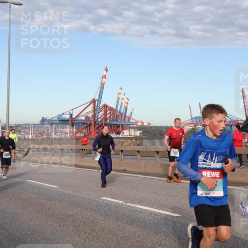 03.10.2024 - Köhlbrandbrückenlauf Matties Gatica Varas http://msf.ph/oto/7217597 03.10.2024 09:40:21 Position 2 1385, 1674, 1697, 1494 meine-sportfotos.de