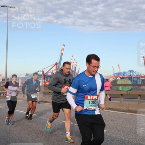 03.10.2024 - Köhlbrandbrückenlauf Matties Gatica Varas http://msf.ph/oto/7217667 03.10.2024 09:40:24 Position 2 151, 1615, 1674, 1385 meine-sportfotos.de