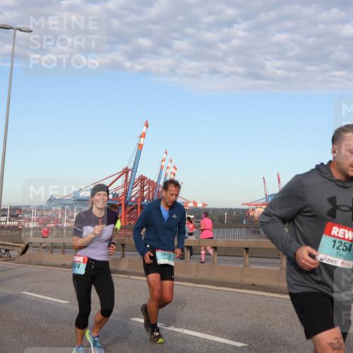 03.10.2024 - Köhlbrandbrückenlauf Matties Gatica Varas http://msf.ph/oto/7217679 03.10.2024 09:40:25 Position 2 2151, 74, 1615, 1254, 2570 meine-sportfotos.de