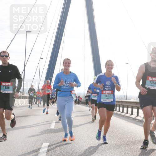 03.10.2024 - Köhlbrandbrückenlauf Jannik Wohlers http://msf.ph/oto/7217771 03.10.2024 09:22:54 Position 1 1186, 6, 60, 1304, 1427, 1358 meine-sportfotos.de