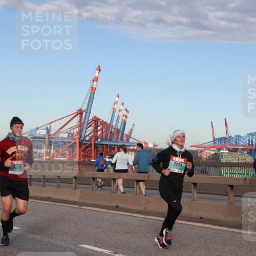 03.10.2024 - Köhlbrandbrückenlauf Matties Gatica Varas http://msf.ph/oto/7217800 03.10.2024 09:40:33 Position 2 500, 1535, 2224, 1519 meine-sportfotos.de