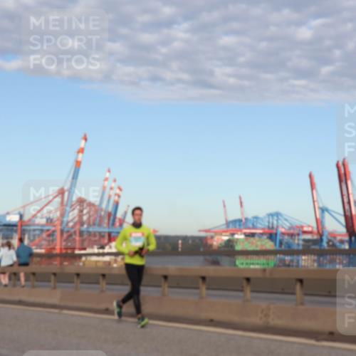 03.10.2024 - Köhlbrandbrückenlauf Matties Gatica Varas http://msf.ph/oto/7217882 03.10.2024 09:40:37 Position 2  meine-sportfotos.de