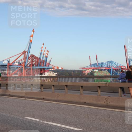 03.10.2024 - Köhlbrandbrückenlauf Matties Gatica Varas http://msf.ph/oto/7217966 03.10.2024 09:40:39 Position 2 14, 2311 meine-sportfotos.de