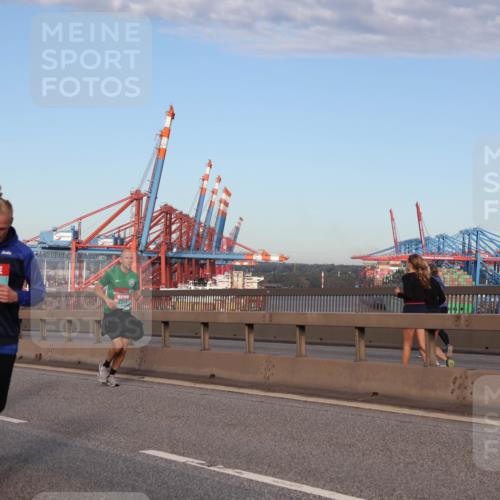 03.10.2024 - Köhlbrandbrückenlauf Matties Gatica Varas http://msf.ph/oto/7217970 03.10.2024 09:40:40 Position 2 00, 1, 1432, 1808 meine-sportfotos.de