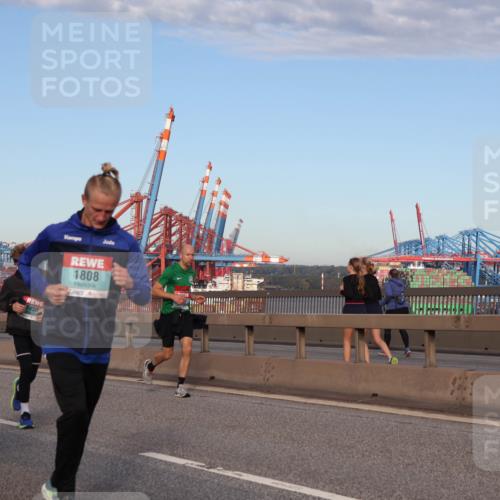 03.10.2024 - Köhlbrandbrückenlauf Matties Gatica Varas http://msf.ph/oto/7217983 03.10.2024 09:40:41 Position 2 1808, 1455, 1432 meine-sportfotos.de