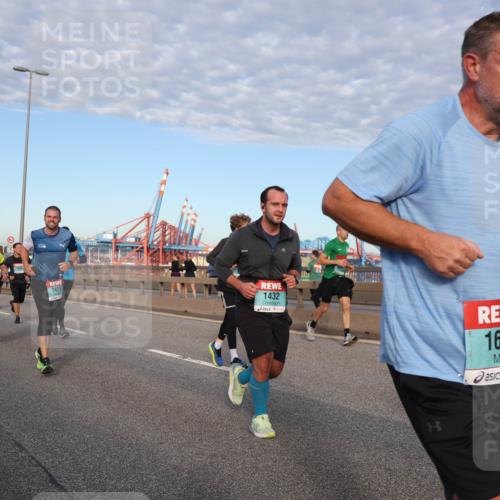 03.10.2024 - Köhlbrandbrückenlauf Matties Gatica Varas http://msf.ph/oto/7218051 03.10.2024 09:40:43 Position 2 1561, 2415, 1432, 1616 meine-sportfotos.de