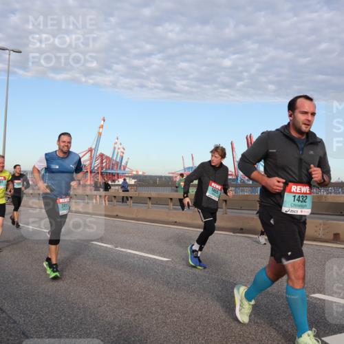 03.10.2024 - Köhlbrandbrückenlauf Matties Gatica Varas http://msf.ph/oto/7218078 03.10.2024 09:40:44 Position 2 1561, 2415, 1455, 1432 meine-sportfotos.de