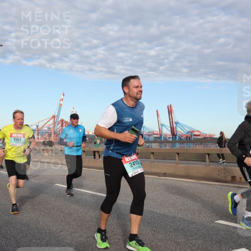 03.10.2024 - Köhlbrandbrückenlauf Matties Gatica Varas http://msf.ph/oto/7218101 03.10.2024 09:40:45 Position 2 1561, 2311, 1455, 2415 meine-sportfotos.de