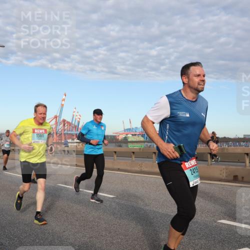 03.10.2024 - Köhlbrandbrückenlauf Matties Gatica Varas http://msf.ph/oto/7218110 03.10.2024 09:40:45 Position 2 1561, 2415 meine-sportfotos.de
