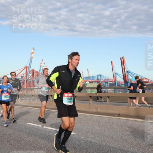 03.10.2024 - Köhlbrandbrückenlauf Matties Gatica Varas http://msf.ph/oto/7218184 03.10.2024 09:40:48 Position 2 1411, 1547, 186, 1427, 1989 meine-sportfotos.de