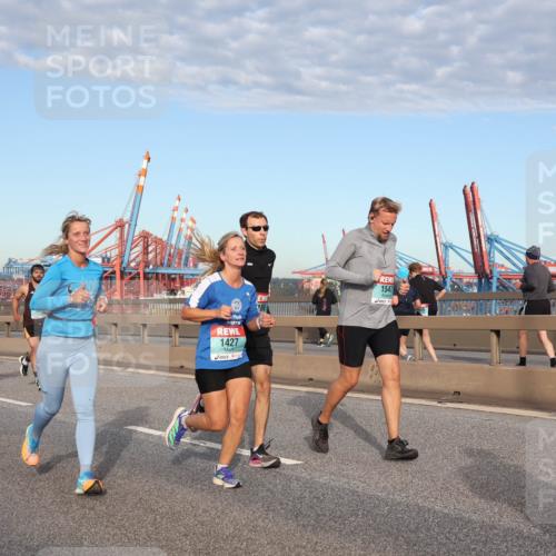 03.10.2024 - Köhlbrandbrückenlauf Matties Gatica Varas http://msf.ph/oto/7218202 03.10.2024 09:40:49 Position 2 1411, 1427, 1547 meine-sportfotos.de