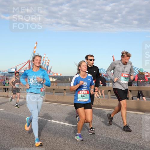 03.10.2024 - Köhlbrandbrückenlauf Matties Gatica Varas http://msf.ph/oto/7218208 03.10.2024 09:40:49 Position 2 1451, 1427, 1547 meine-sportfotos.de