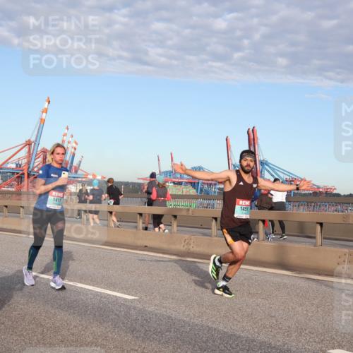 03.10.2024 - Köhlbrandbrückenlauf Matties Gatica Varas http://msf.ph/oto/7218247 03.10.2024 09:40:51 Position 2 1878, 1411, 1451 meine-sportfotos.de