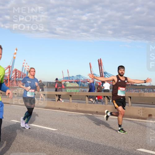 03.10.2024 - Köhlbrandbrückenlauf Matties Gatica Varas http://msf.ph/oto/7218255 03.10.2024 09:40:52 Position 2 1878, 1451, 1411 meine-sportfotos.de