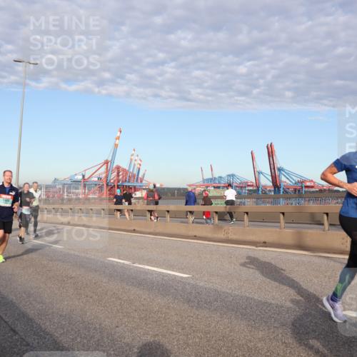03.10.2024 - Köhlbrandbrückenlauf Matties Gatica Varas http://msf.ph/oto/7218290 03.10.2024 09:40:53 Position 2 1409, 1411 meine-sportfotos.de