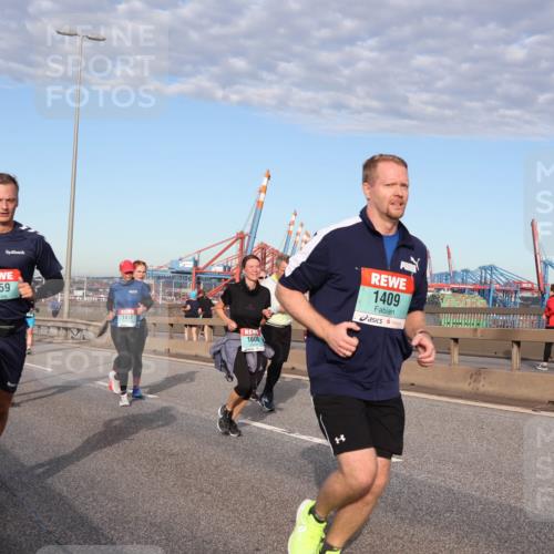 03.10.2024 - Köhlbrandbrückenlauf Matties Gatica Varas http://msf.ph/oto/7218329 03.10.2024 09:40:55 Position 2 2059, 1412, 1600, 1409 meine-sportfotos.de