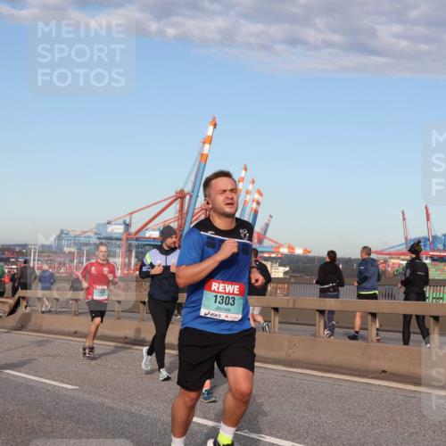 03.10.2024 - Köhlbrandbrückenlauf Matties Gatica Varas http://msf.ph/oto/7218438 03.10.2024 09:41:00 Position 2 2840, 1523, 1303 meine-sportfotos.de