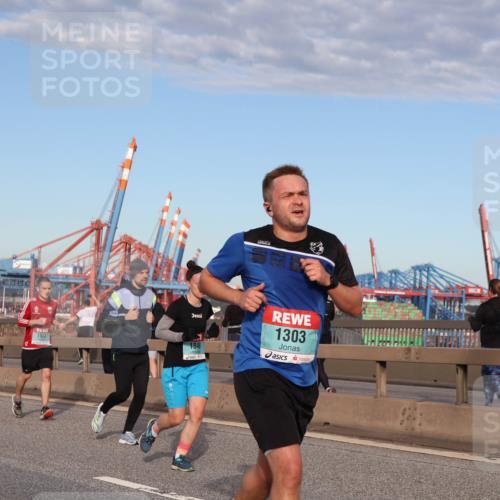 03.10.2024 - Köhlbrandbrückenlauf Matties Gatica Varas http://msf.ph/oto/7218444 03.10.2024 09:41:01 Position 2 1523, 1848, 1303 meine-sportfotos.de