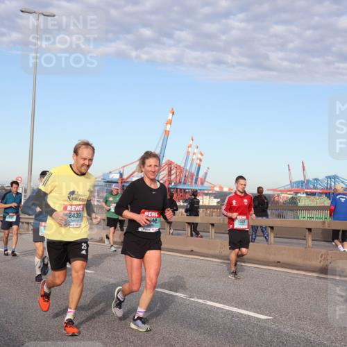 03.10.2024 - Köhlbrandbrückenlauf Matties Gatica Varas http://msf.ph/oto/7218485 03.10.2024 09:41:03 Position 2 2439, 40, 21, 1523 meine-sportfotos.de