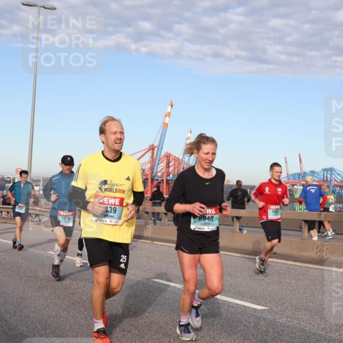 03.10.2024 - Köhlbrandbrückenlauf Matties Gatica Varas http://msf.ph/oto/7218505 03.10.2024 09:41:03 Position 2 439, 1970, 2840, 1523 meine-sportfotos.de