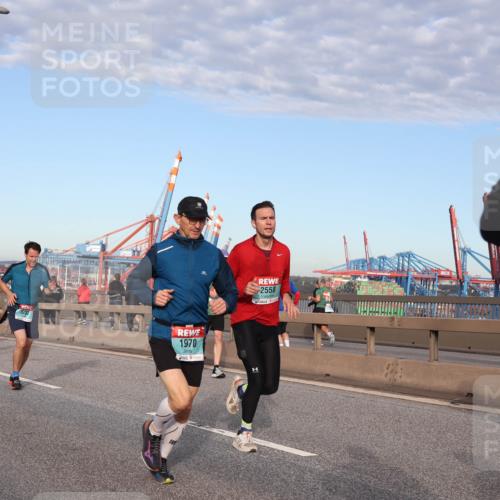 03.10.2024 - Köhlbrandbrückenlauf Matties Gatica Varas http://msf.ph/oto/7218569 03.10.2024 09:41:05 Position 2 1970, 2558 meine-sportfotos.de