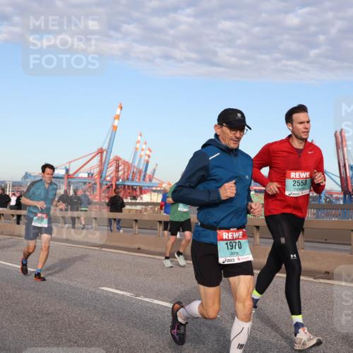 03.10.2024 - Köhlbrandbrückenlauf Matties Gatica Varas http://msf.ph/oto/7218587 03.10.2024 09:41:05 Position 2 1970, 2558 meine-sportfotos.de