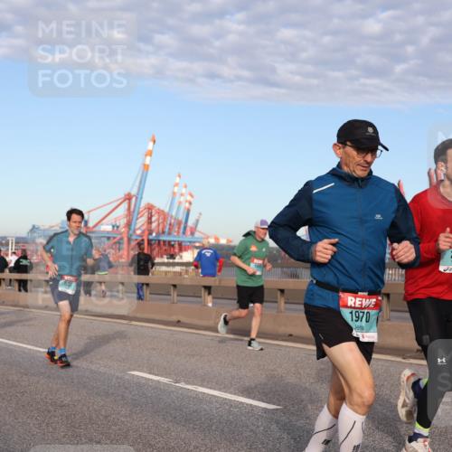 03.10.2024 - Köhlbrandbrückenlauf Matties Gatica Varas http://msf.ph/oto/7218598 03.10.2024 09:41:05 Position 2 1970, 2558 meine-sportfotos.de