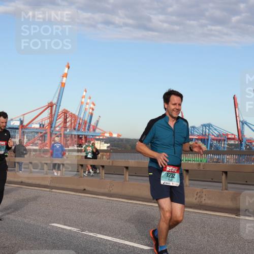 03.10.2024 - Köhlbrandbrückenlauf Matties Gatica Varas http://msf.ph/oto/7218669 03.10.2024 09:41:07 Position 2 20, 1232, 1499 meine-sportfotos.de