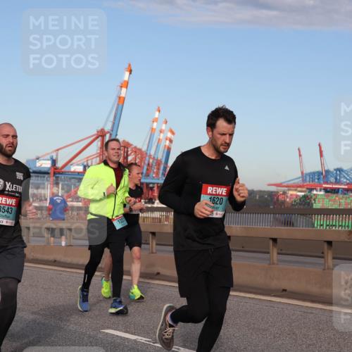 03.10.2024 - Köhlbrandbrückenlauf Matties Gatica Varas http://msf.ph/oto/7218696 03.10.2024 09:41:09 Position 2 3543, 1337, 1620 meine-sportfotos.de