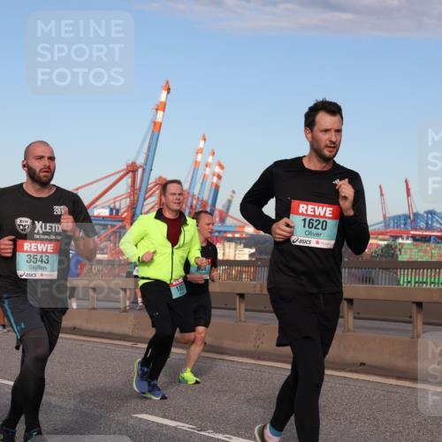 03.10.2024 - Köhlbrandbrückenlauf Matties Gatica Varas http://msf.ph/oto/7218700 03.10.2024 09:41:09 Position 2 2014, 3543, 1337, 1620 meine-sportfotos.de