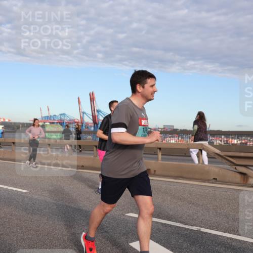 03.10.2024 - Köhlbrandbrückenlauf Matties Gatica Varas http://msf.ph/oto/7218994 03.10.2024 09:41:18 Position 2 1984, 1279 meine-sportfotos.de