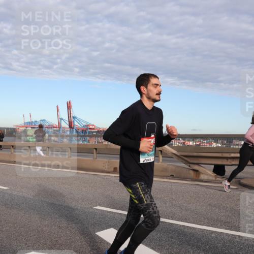 03.10.2024 - Köhlbrandbrückenlauf Matties Gatica Varas http://msf.ph/oto/7219055 03.10.2024 09:41:21 Position 2  meine-sportfotos.de