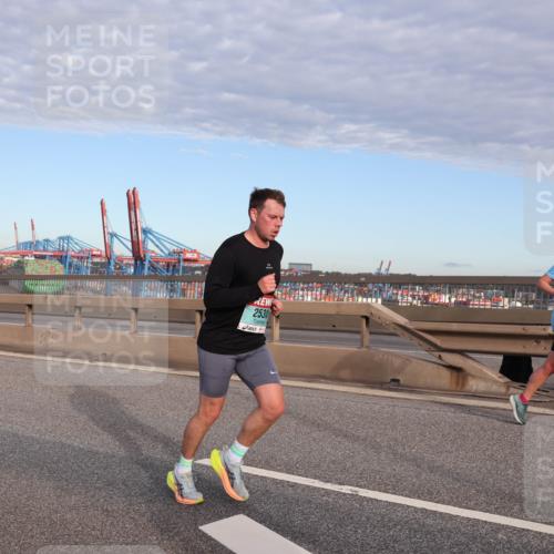 03.10.2024 - Köhlbrandbrückenlauf Matties Gatica Varas http://msf.ph/oto/7219122 03.10.2024 09:41:25 Position 2 1721, 2530 meine-sportfotos.de