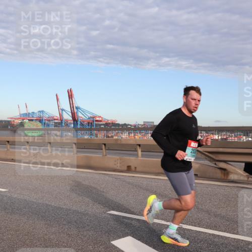 03.10.2024 - Köhlbrandbrückenlauf Matties Gatica Varas http://msf.ph/oto/7219129 03.10.2024 09:41:26 Position 2  meine-sportfotos.de