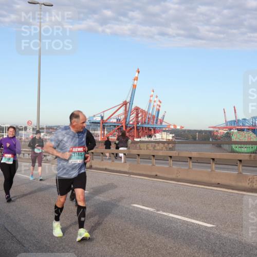 03.10.2024 - Köhlbrandbrückenlauf Matties Gatica Varas http://msf.ph/oto/7219135 03.10.2024 09:41:26 Position 2 1560, 1084, 1168 meine-sportfotos.de