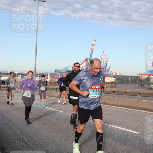 03.10.2024 - Köhlbrandbrückenlauf Matties Gatica Varas http://msf.ph/oto/7219154 03.10.2024 09:41:27 Position 2 1560, 1084, 1168 meine-sportfotos.de
