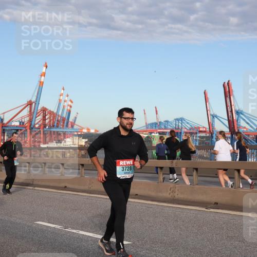 03.10.2024 - Köhlbrandbrückenlauf Matties Gatica Varas http://msf.ph/oto/7219268 03.10.2024 09:41:33 Position 2 1559, 3728 meine-sportfotos.de