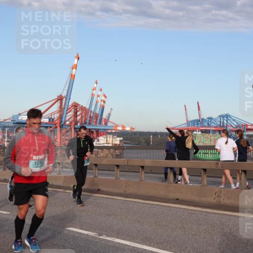 03.10.2024 - Köhlbrandbrückenlauf Matties Gatica Varas http://msf.ph/oto/7219282 03.10.2024 09:41:34 Position 2 1277, 2808, 1559 meine-sportfotos.de