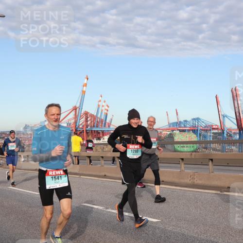 03.10.2024 - Köhlbrandbrückenlauf Matties Gatica Varas http://msf.ph/oto/7219477 03.10.2024 09:41:44 Position 2 1649, 1541, 5, 1283, 2320 meine-sportfotos.de