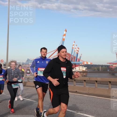 03.10.2024 - Köhlbrandbrückenlauf Matties Gatica Varas http://msf.ph/oto/7219628 03.10.2024 09:41:48 Position 2 45, 1915, 1842, 1654, 167, 65 meine-sportfotos.de