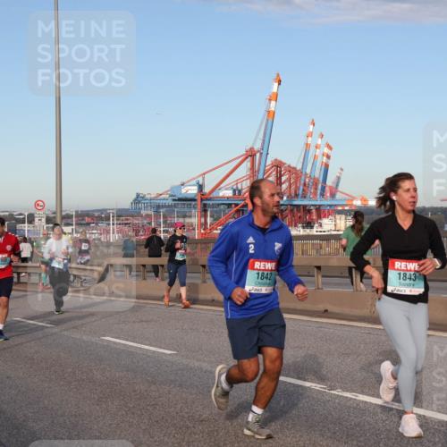 03.10.2024 - Köhlbrandbrückenlauf Matties Gatica Varas http://msf.ph/oto/7219741 03.10.2024 09:41:51 Position 2 1272, 1912, 45, 1050, 2, 1842, 1843 meine-sportfotos.de