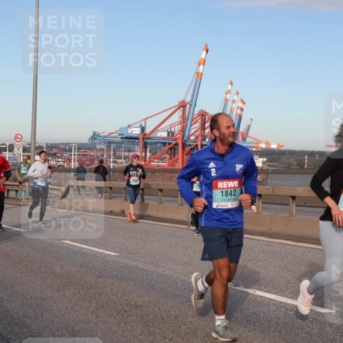 03.10.2024 - Köhlbrandbrückenlauf Matties Gatica Varas http://msf.ph/oto/7219749 03.10.2024 09:41:51 Position 2 1272, 1912, 1050, 1842, 1843 meine-sportfotos.de