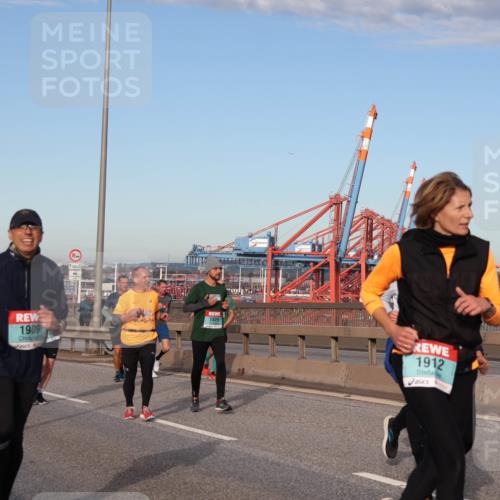 03.10.2024 - Köhlbrandbrückenlauf Matties Gatica Varas http://msf.ph/oto/7219857 03.10.2024 09:41:56 Position 2 500, 1717, 1909, 1809, 1912 meine-sportfotos.de
