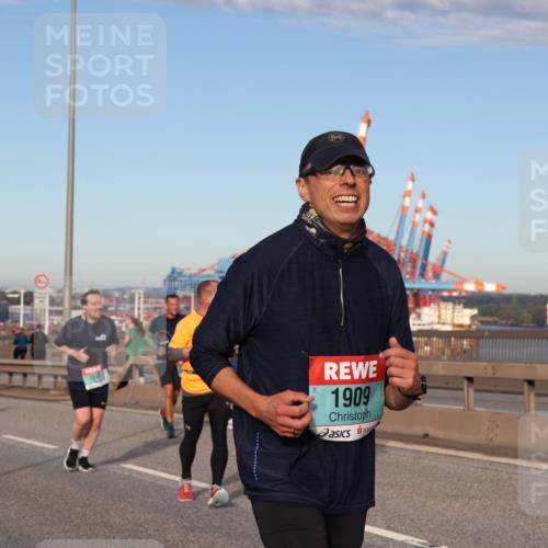 03.10.2024 - Köhlbrandbrückenlauf Matties Gatica Varas http://msf.ph/oto/7219881 03.10.2024 09:41:57 Position 2 1909 meine-sportfotos.de