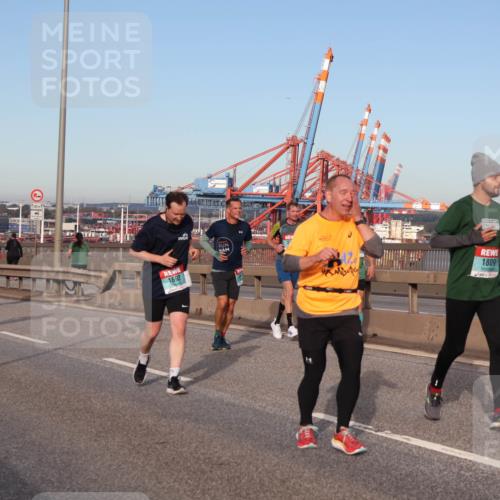 03.10.2024 - Köhlbrandbrückenlauf Matties Gatica Varas http://msf.ph/oto/7219909 03.10.2024 09:41:58 Position 2 1717, 1692, 1809 meine-sportfotos.de