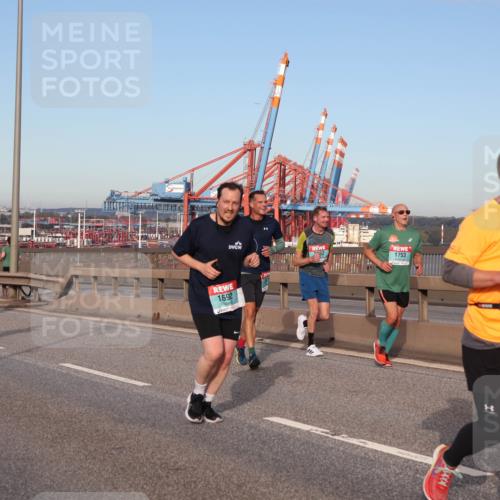 03.10.2024 - Köhlbrandbrückenlauf Matties Gatica Varas http://msf.ph/oto/7219919 03.10.2024 09:41:59 Position 2 1717, 1753, 1692 meine-sportfotos.de