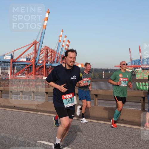 03.10.2024 - Köhlbrandbrückenlauf Matties Gatica Varas http://msf.ph/oto/7219929 03.10.2024 09:42:00 Position 2 2362, 1692, 1753 meine-sportfotos.de