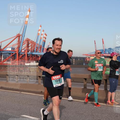 03.10.2024 - Köhlbrandbrückenlauf Matties Gatica Varas http://msf.ph/oto/7219933 03.10.2024 09:42:00 Position 2 1692, 753 meine-sportfotos.de